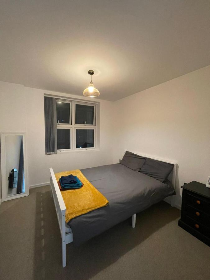 Charming Modern Apartment Near London Heathrow Feltham 外观 照片