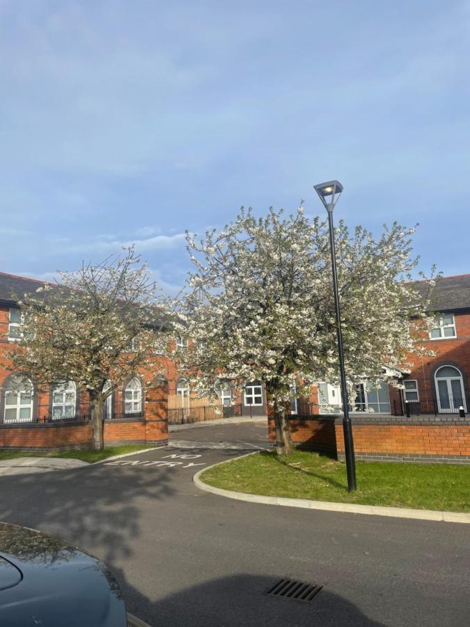 Charming Modern Apartment Near London Heathrow Feltham 外观 照片