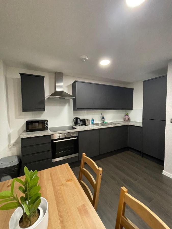Charming Modern Apartment Near London Heathrow Feltham 外观 照片